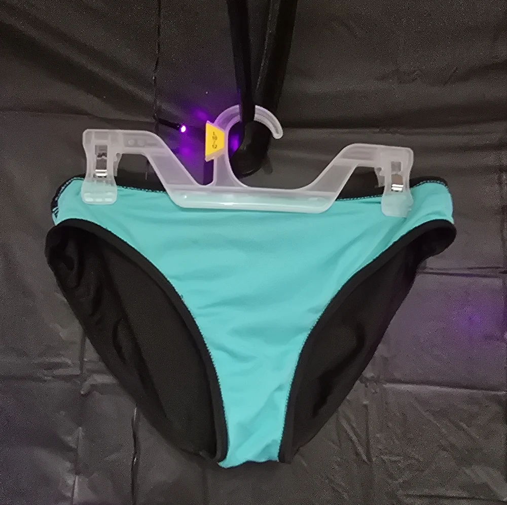 guc 2 piece swim suite sz L